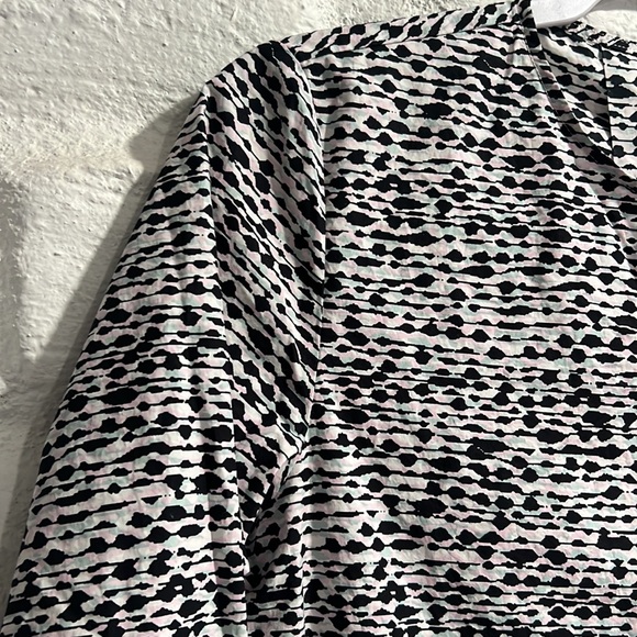 COS Abstract button down Top (oversized) - Picture 3 of 8